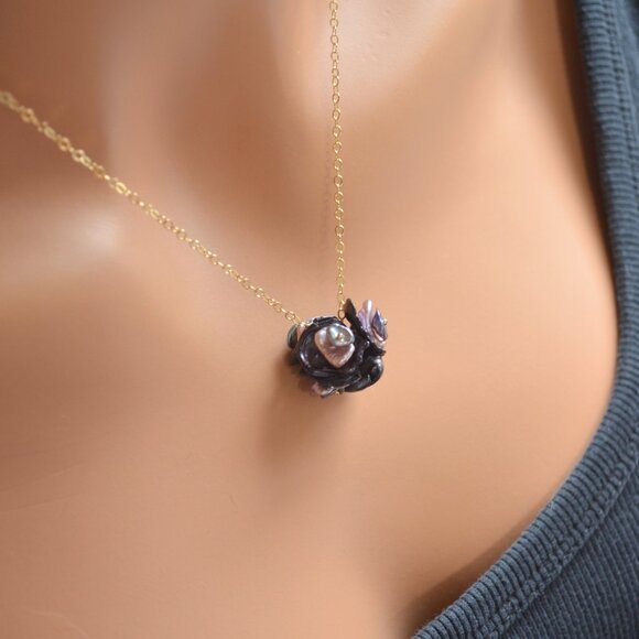 Peacock Keshi Pearl Flower Blossom Necklace in Gold - Picture 7 of 11